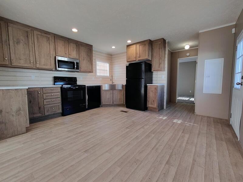 4609 Rainbow Ln - Photo 3 of 18