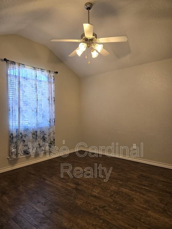 4924 Harvard Dr - Photo 3 of 21