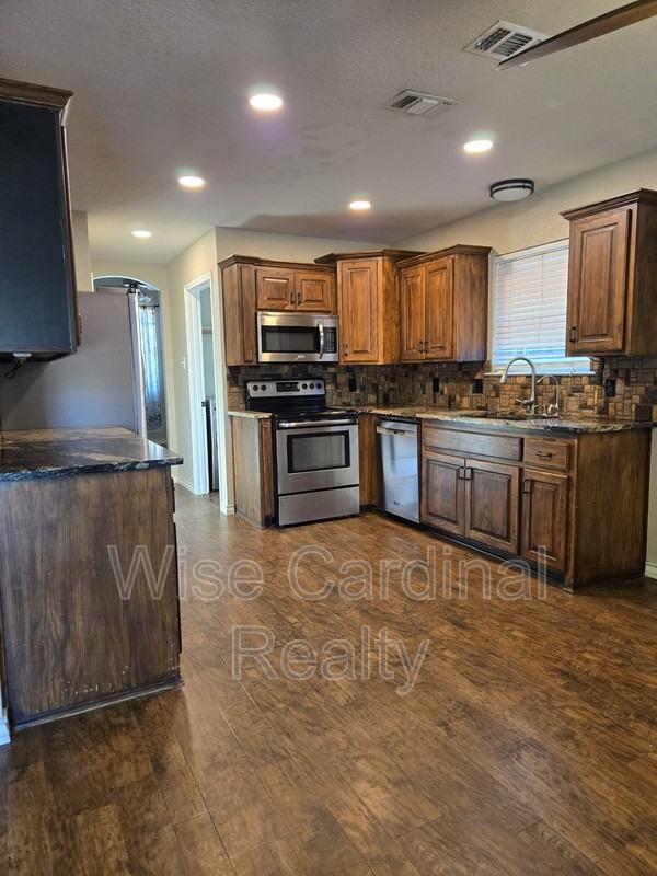 4924 Harvard Dr - Photo 4 of 21