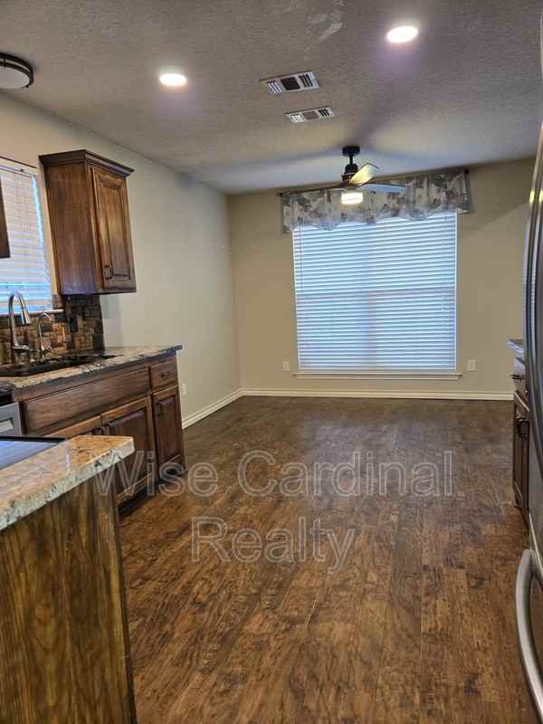 4924 Harvard Dr - Photo 5 of 21