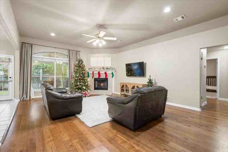 920 Savanna Ln - Photo 3 of 50