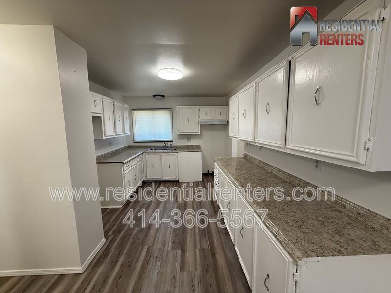 7809 W Mill Rd - Photo 3 of 9