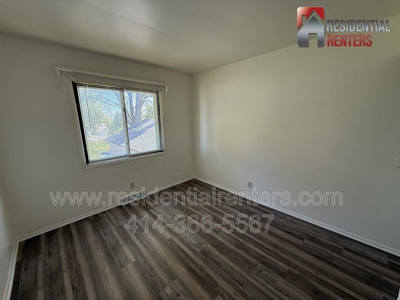 7809 W Mill Rd - Photo 4 of 9