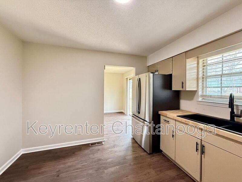 8225 Cavan Cir - Photo 3 of 12