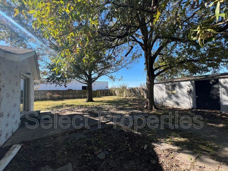 2109 Kathleen St - Photo 3 of 9