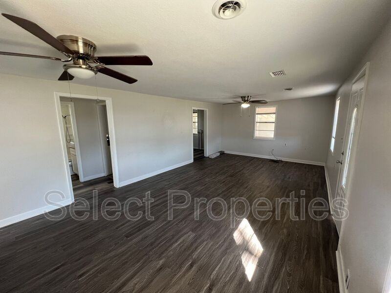 2109 Kathleen St - Photo 4 of 9