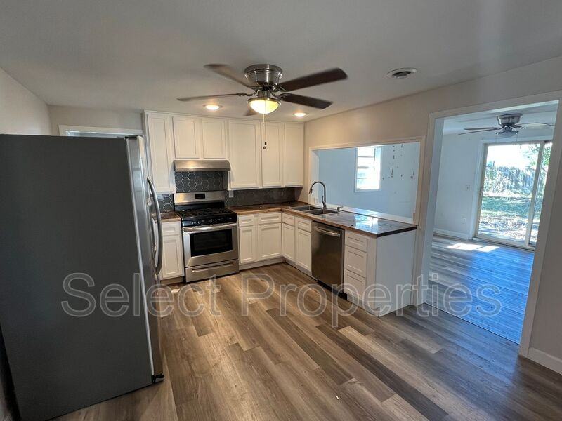 2109 Kathleen St - Photo 6 of 9