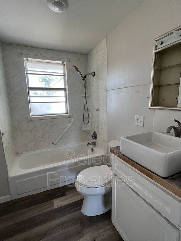 2109 Kathleen St - Photo 7 of 9