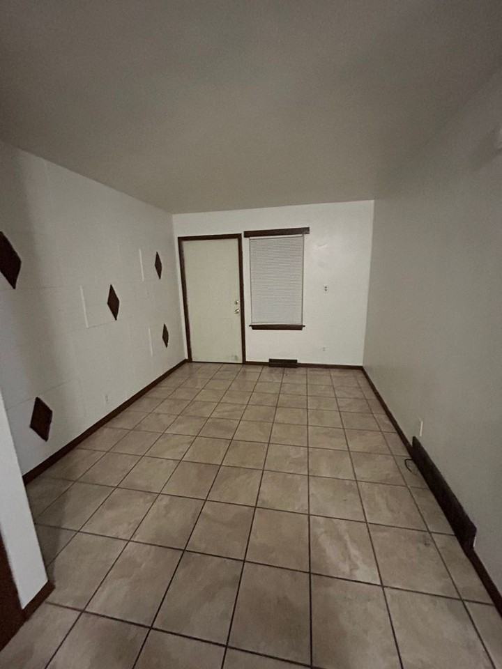 40Plex - Photo 4 of 9