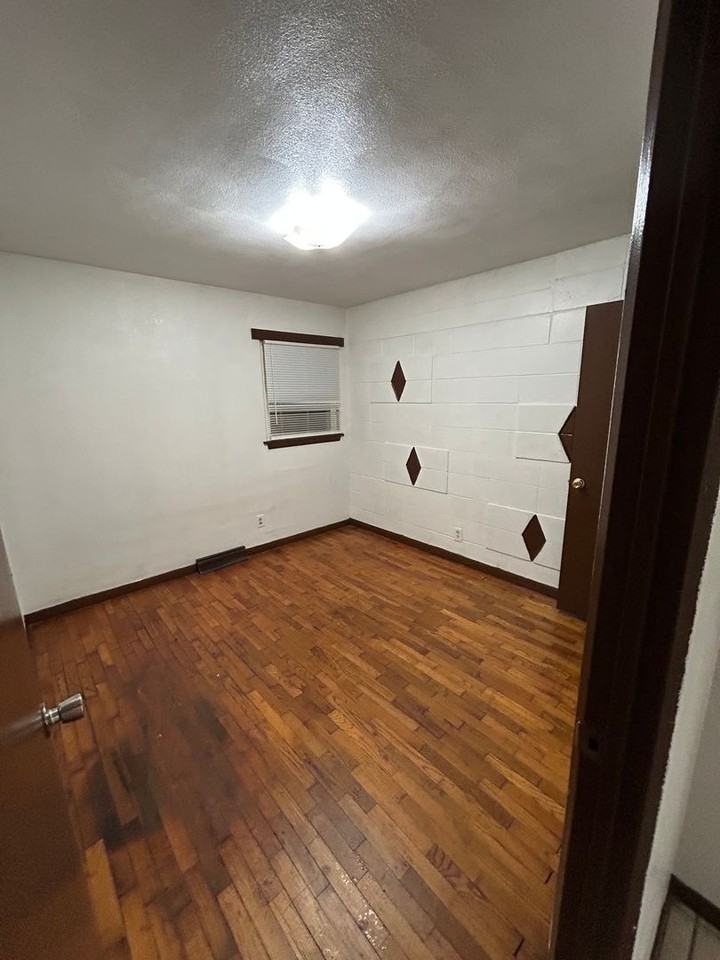 40Plex - Photo 5 of 9