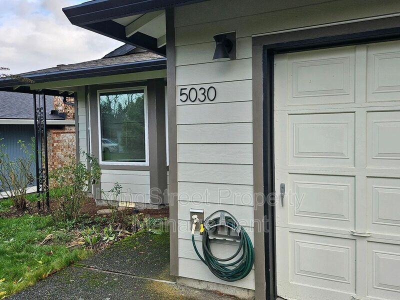 5030 Ne Roselawn St - Photo 4 of 29