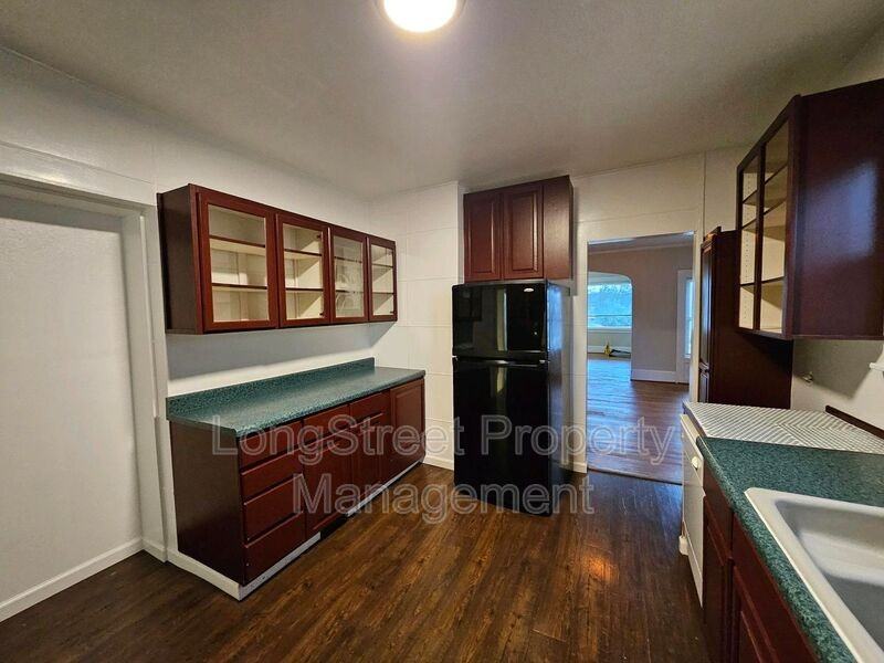 634 Sw Grant St #1 - Photo 2 of 26