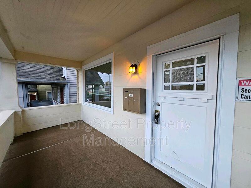 634 Sw Grant St #1 - Photo 4 of 26