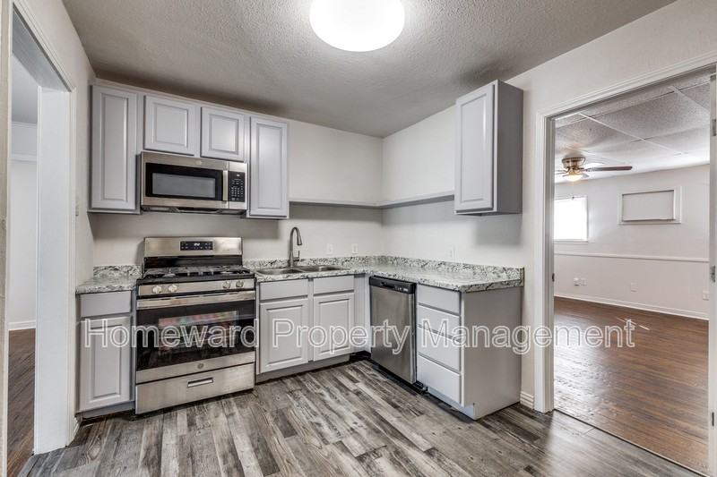 4256 Standish Rd - Photo 3 of 13