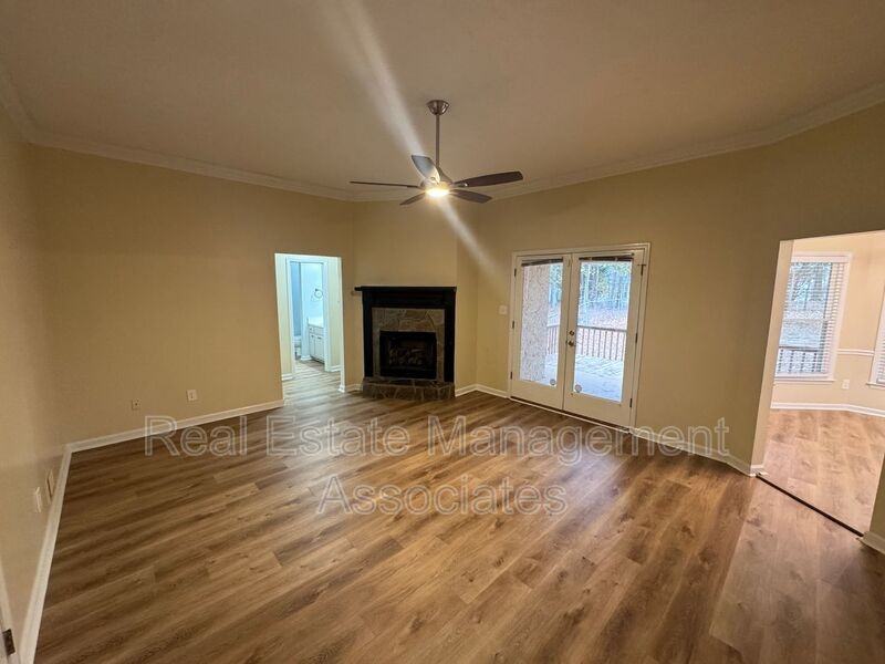 129 Wagon Wheel Cir - Photo 2 of 14