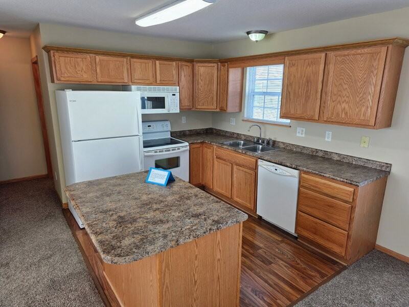 4410 152nd St - Photo 3 of 23