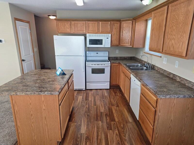 4410 152nd St - Photo 4 of 23