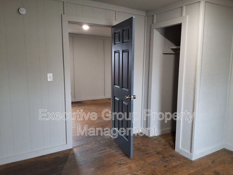 1548 Hargan St - Photo 2 of 14