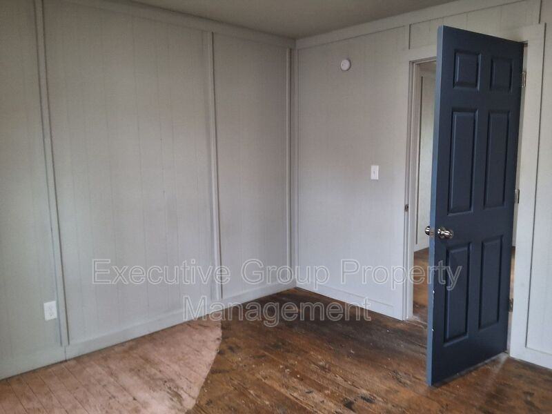 1548 Hargan St - Photo 3 of 14