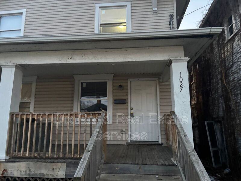 1025 Richmond Ave - Photo 3 of 24