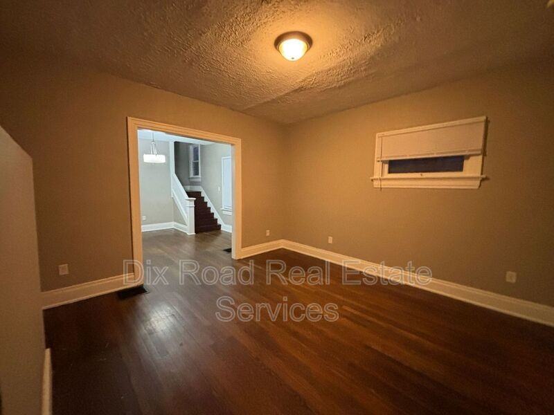 1025 Richmond Ave - Photo 5 of 24