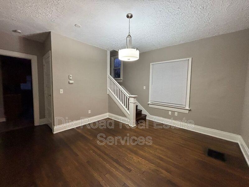 1025 Richmond Ave - Photo 6 of 24