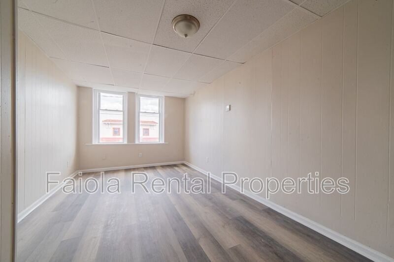 112 High St N #B3 - Photo 3 of 5