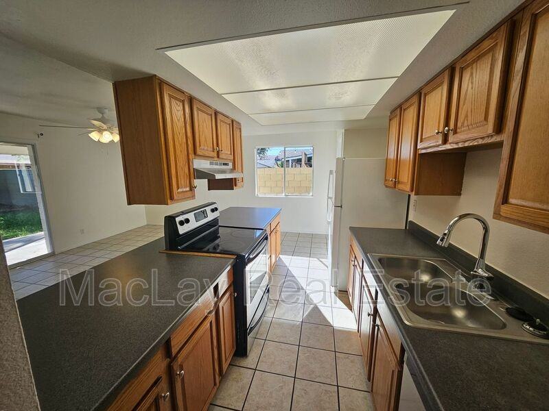 513 N Apache Dr - Photo 4 of 21