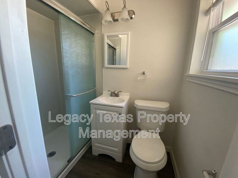 211 S Nolan River Rd - Photo 5 of 15