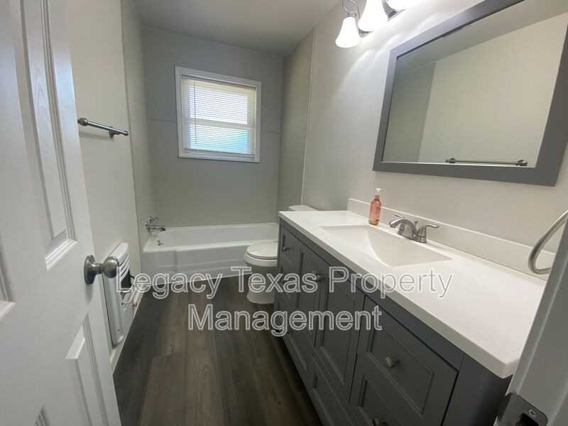 211 S Nolan River Rd - Photo 7 of 15