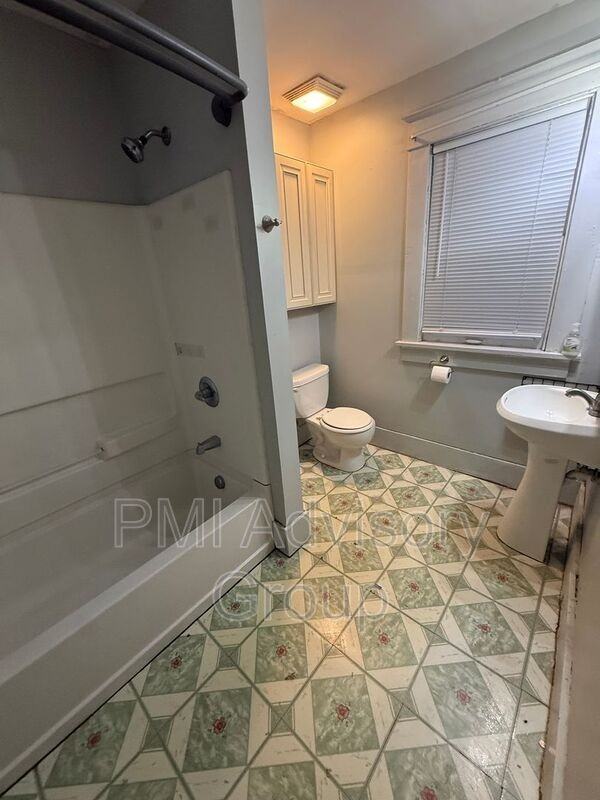 1323 Sw Garfield Ave - Photo 2 of 14