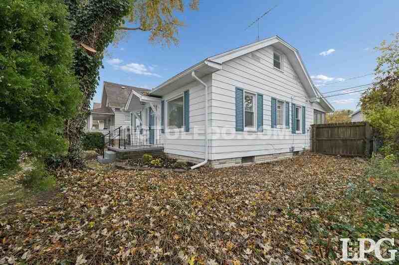 4113 Packard Rd - Photo 3 of 34