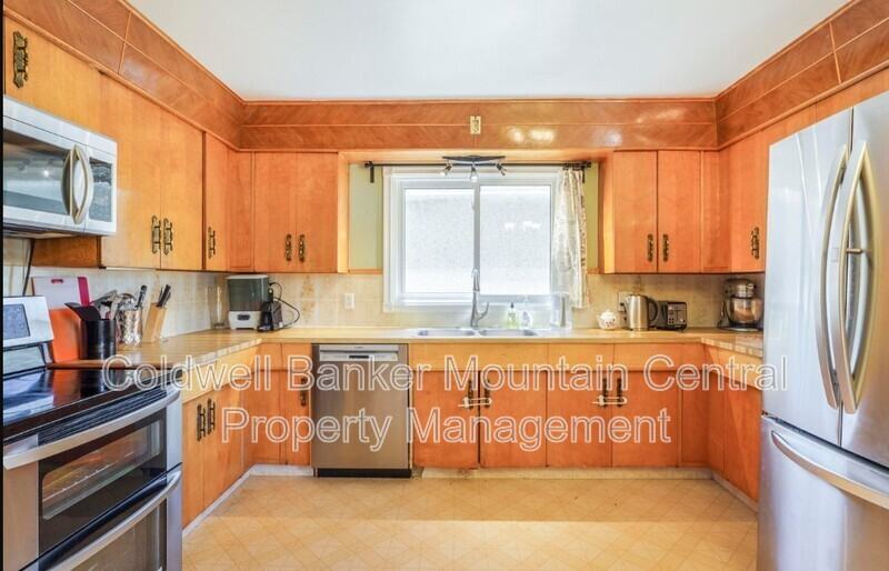 11628 91 St Nw - Photo 3 of 9