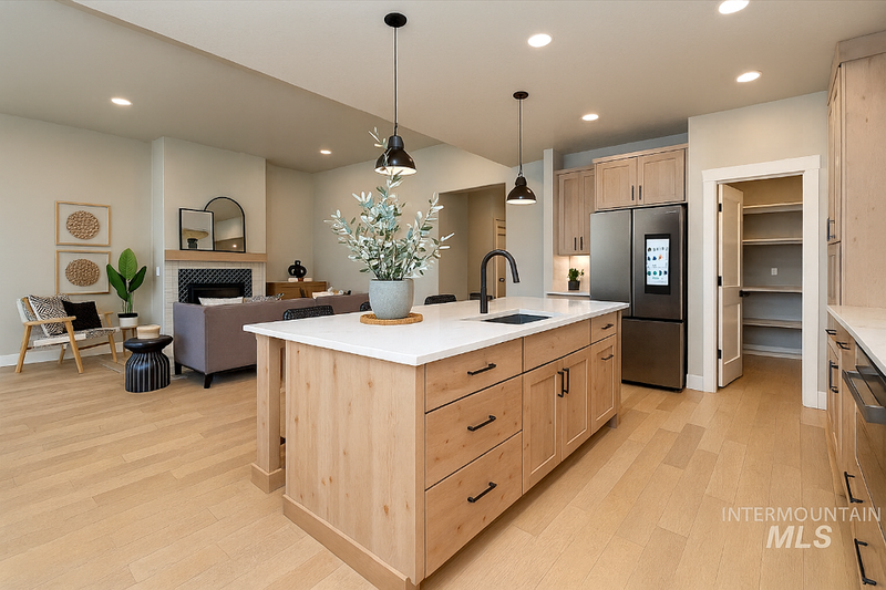 4880 S Colusa Ave - Photo 6 of 42