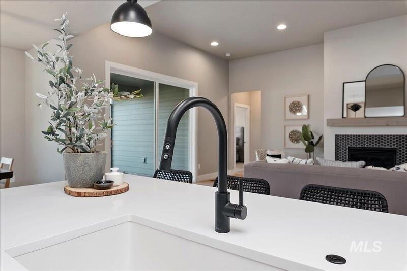 4880 S Colusa Ave - Photo 7 of 42