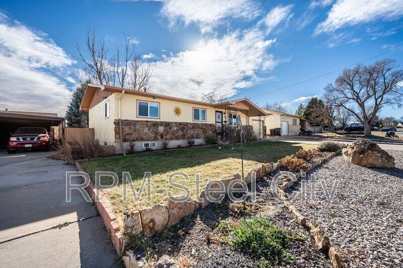 61 University Cir - Photo 2 of 37