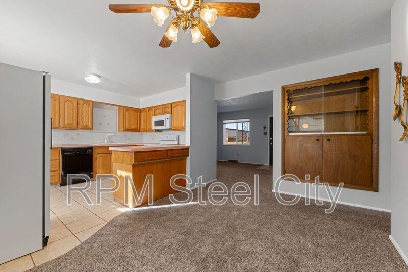 61 University Cir - Photo 7 of 37