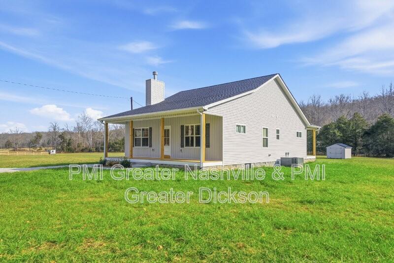 1572 Gilliam Hollow Rd - Photo 2 of 37