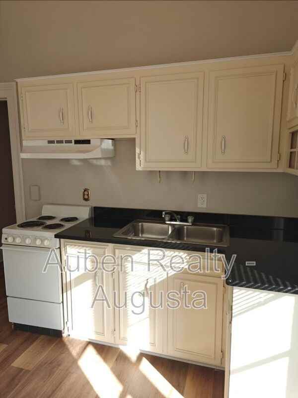 410 4th St #C - Photo 4 of 11