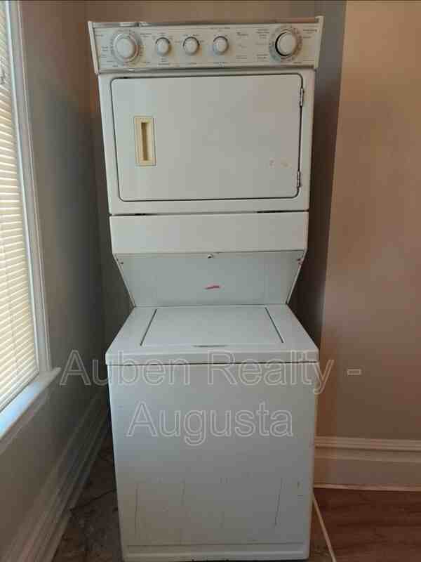 410 4th St #C - Photo 5 of 11