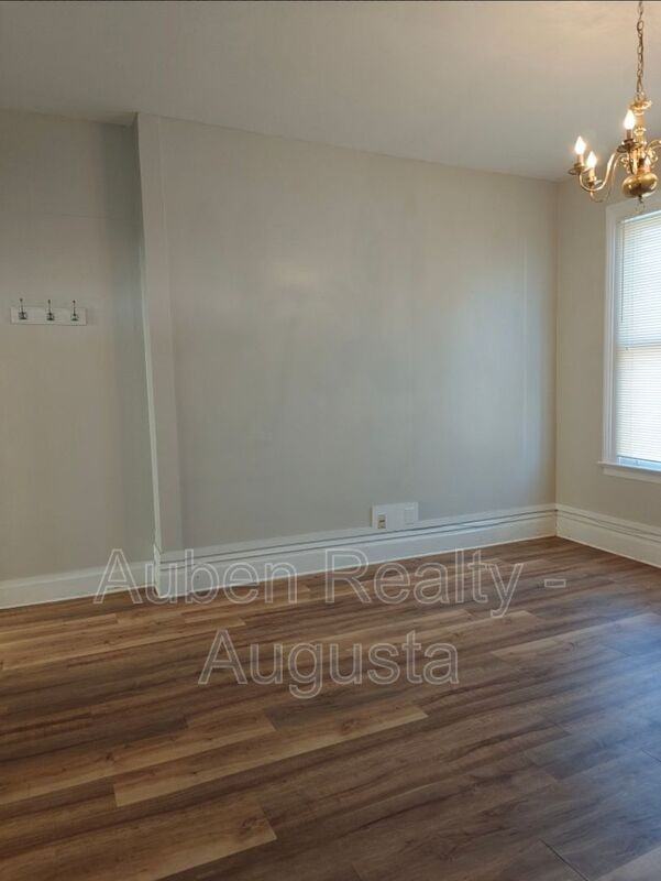 410 4th St #C - Photo 6 of 11