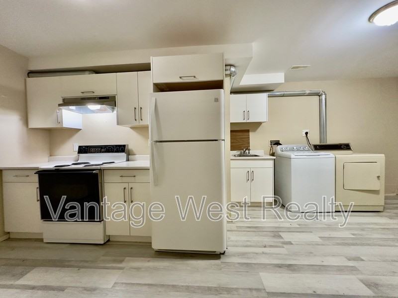 2189 Capistrano Dr #B - Photo 2 of 13