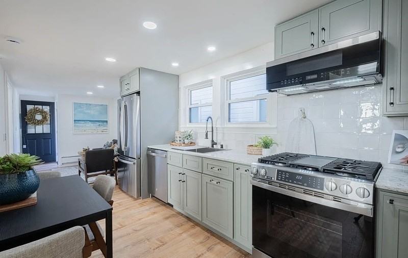 518 Cortes St - Photo 7 of 11