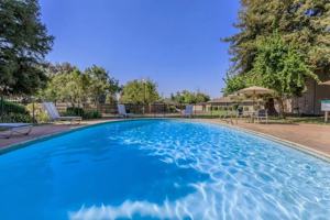 featured image of 445 W Bullard Ave