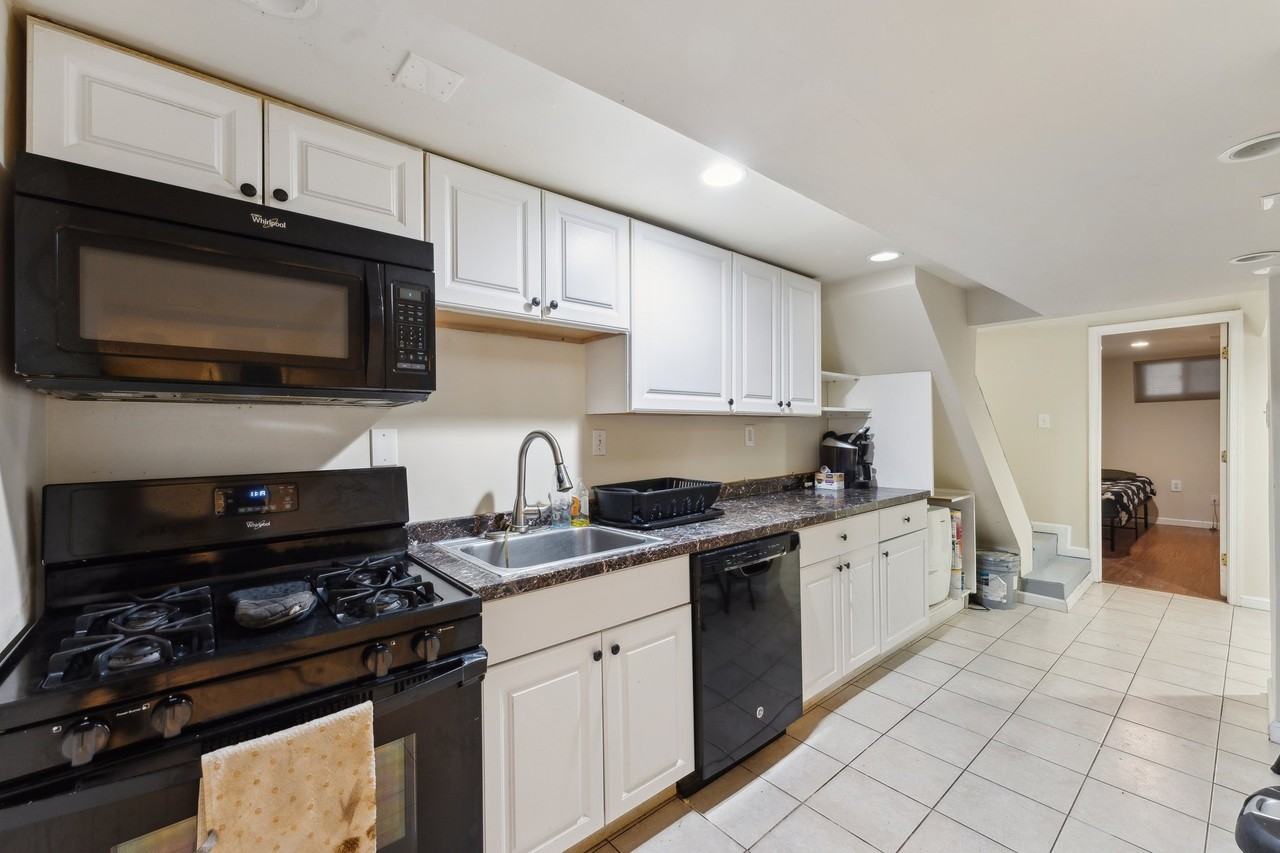 4200 Marlboro Place Northwest - Photo 5 of 19