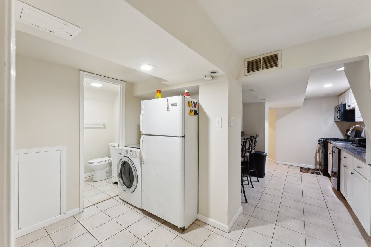 4200 Marlboro Place Northwest - Photo 3 of 19