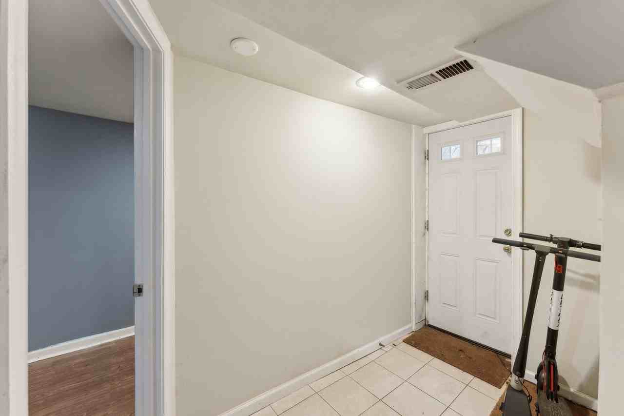 4200 Marlboro Place Northwest - Photo 6 of 19