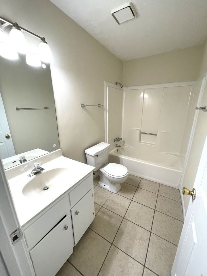 BARRINGTON DR - 135 - Photo 7 of 12