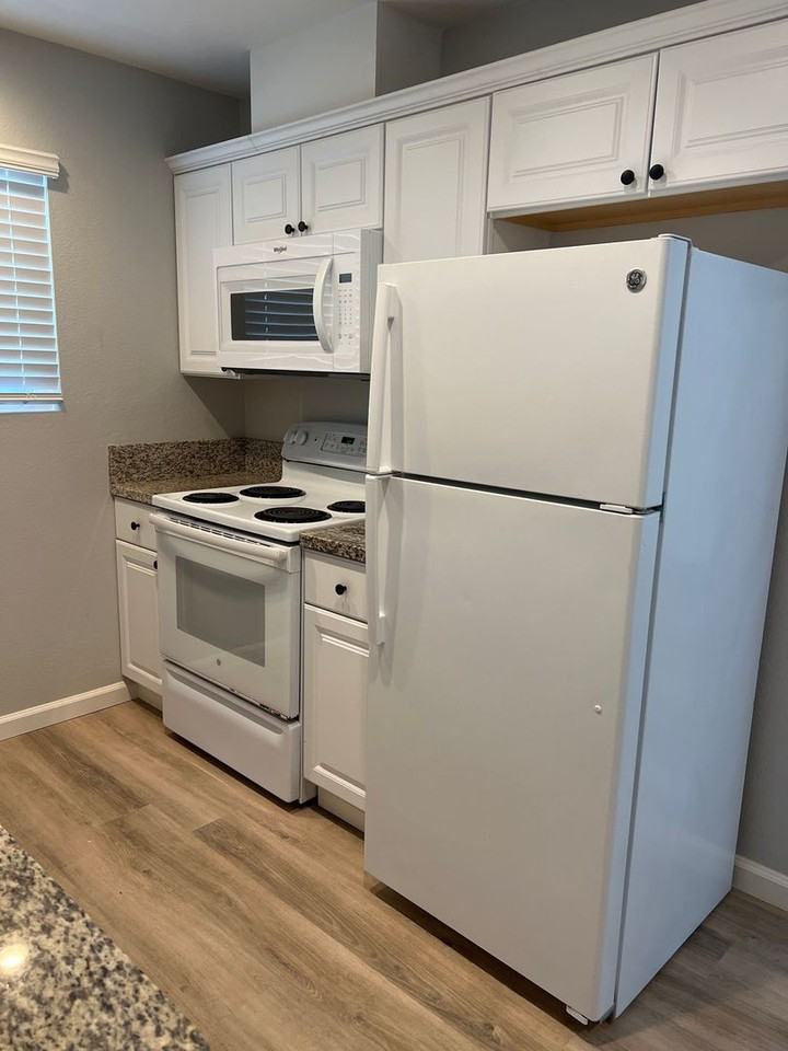 951 North Vulcan Avenue - Photo 3 of 19