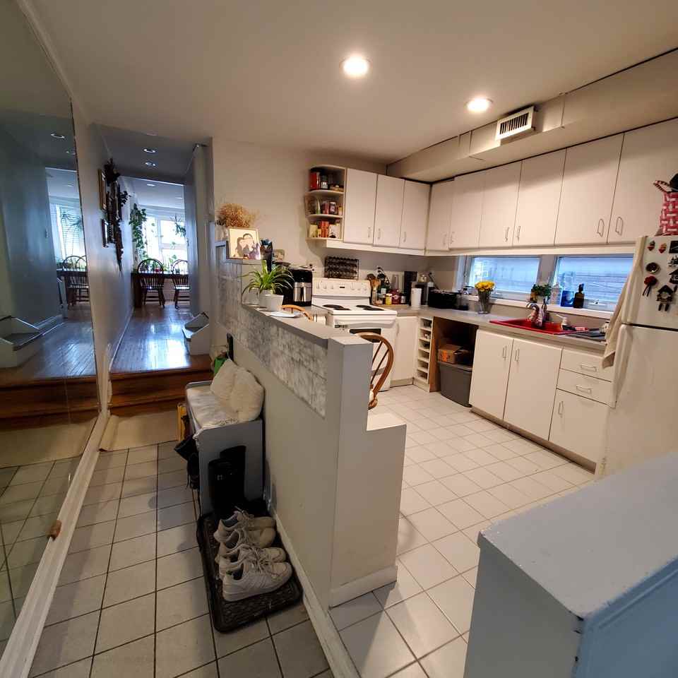 Queen St E & Kenilworth Ave #A - Photo 3 of 27